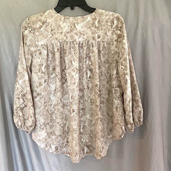 Ann Taylor Blouse Top Snakeskin Size XS - Picture 15 of 16
